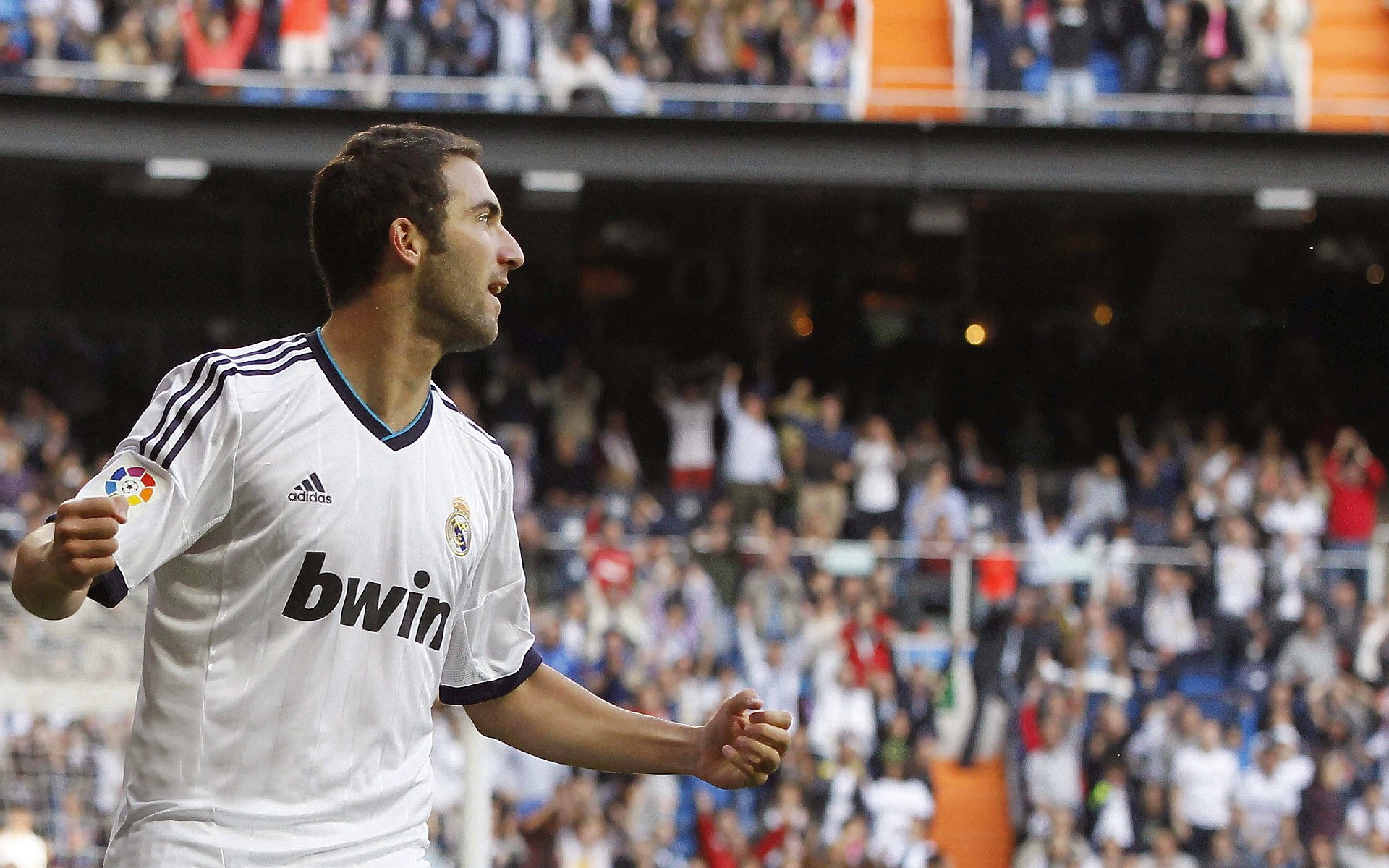 葡萄牙和瑞士队在欧预赛中激烈对决，战绩不分伯仲，2020年葡萄牙vs瑞士